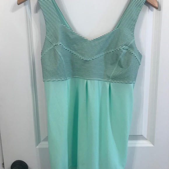 LuluLemon adjustable drawstring yoga top. - Picture 4 of 6